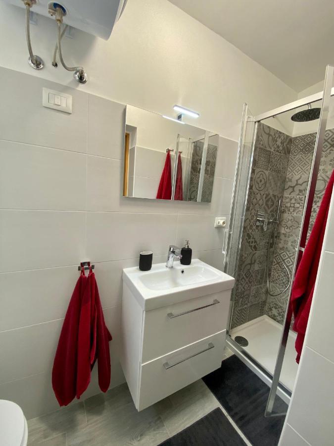 Pisani Apartment Барі Екстер'єр фото